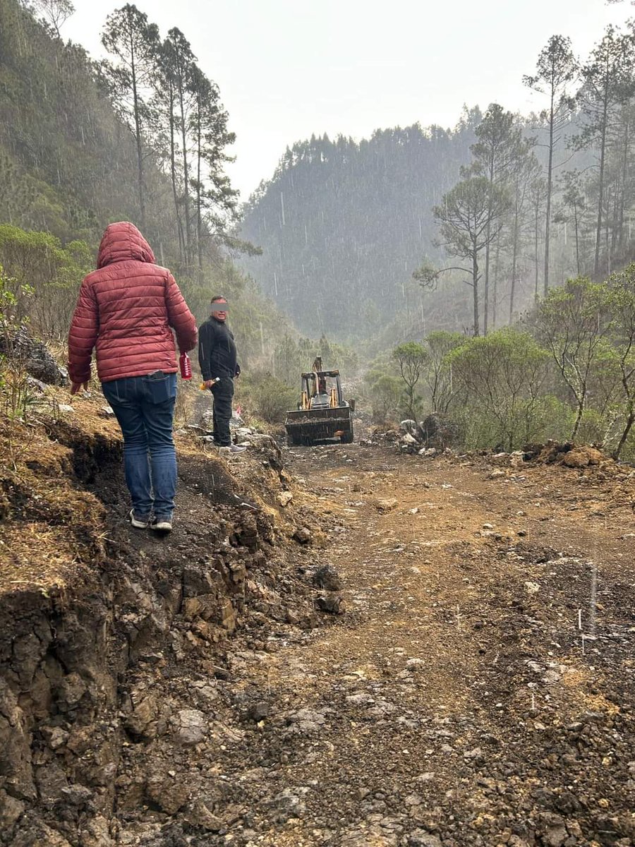 ANTES / DESPUÉS

Una de las rutas de senderismo mejor conservadas del país, está siendo destruida.

Es un proyecto de carretera hacia la Laguna Magdalena, Chiantla, Huehuetenango, que tendrá un gran impacto ambiental.

Ojo ahí @marnguate @pattyo502 @InguatPrensa @harriswhitbeck