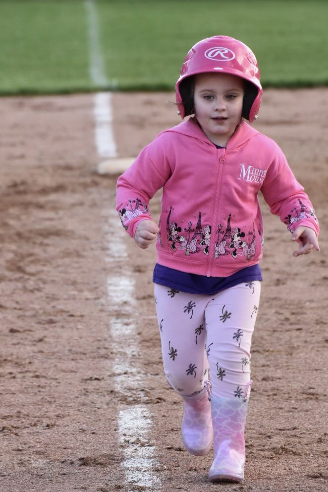 CoachBonde's tweet photo. This girl was in the dugout tonight. Had a blast running the bases after a big win. #mamasgirl #momswhocoach https://t.co/HigIBMZkEl