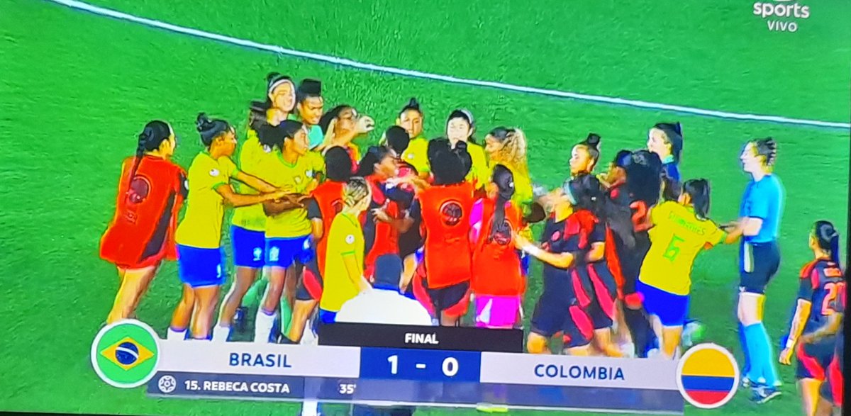 Terminó caliente  el Colombia 0  Brasil 1 del #suramericano  #Sub20Fem hexagonal final.

La tricolor perdió el invicto y algunas reaccionaron a  la provocación de las brasileñas al  final.

Prox rival de🇨🇴 Argentina  el jueves