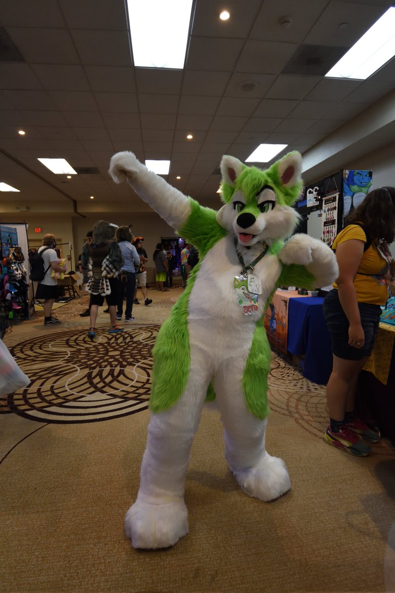 @GentleKazoo: hey, can I grab a photo? Me: Sure! *does whatever the hell this is* 😅 (ty for the photo and uploading it to FurTrack!)