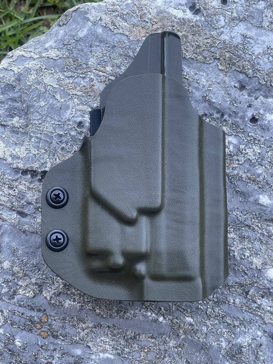 Nice od green holster for the Sig P365 X Macro w/ Olight PL Mini 2. This one’s headed overseas to Switzerland!
#sigp365xmacro #sigholster #customkydexholsters #odgreen #opencarry #switzerland #voodooarmoryholsters