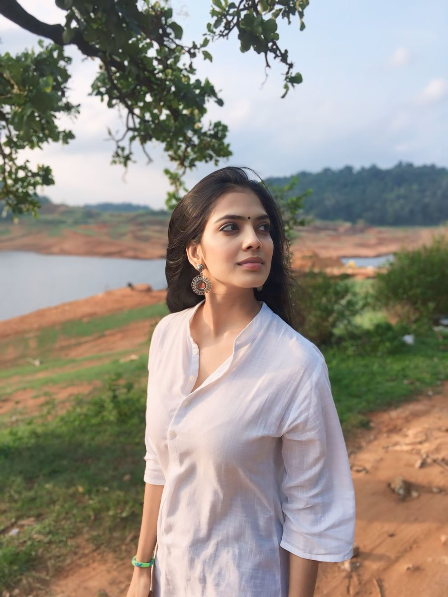 Prettiest #MalavikaMohanan 💞

@MalavikaM_