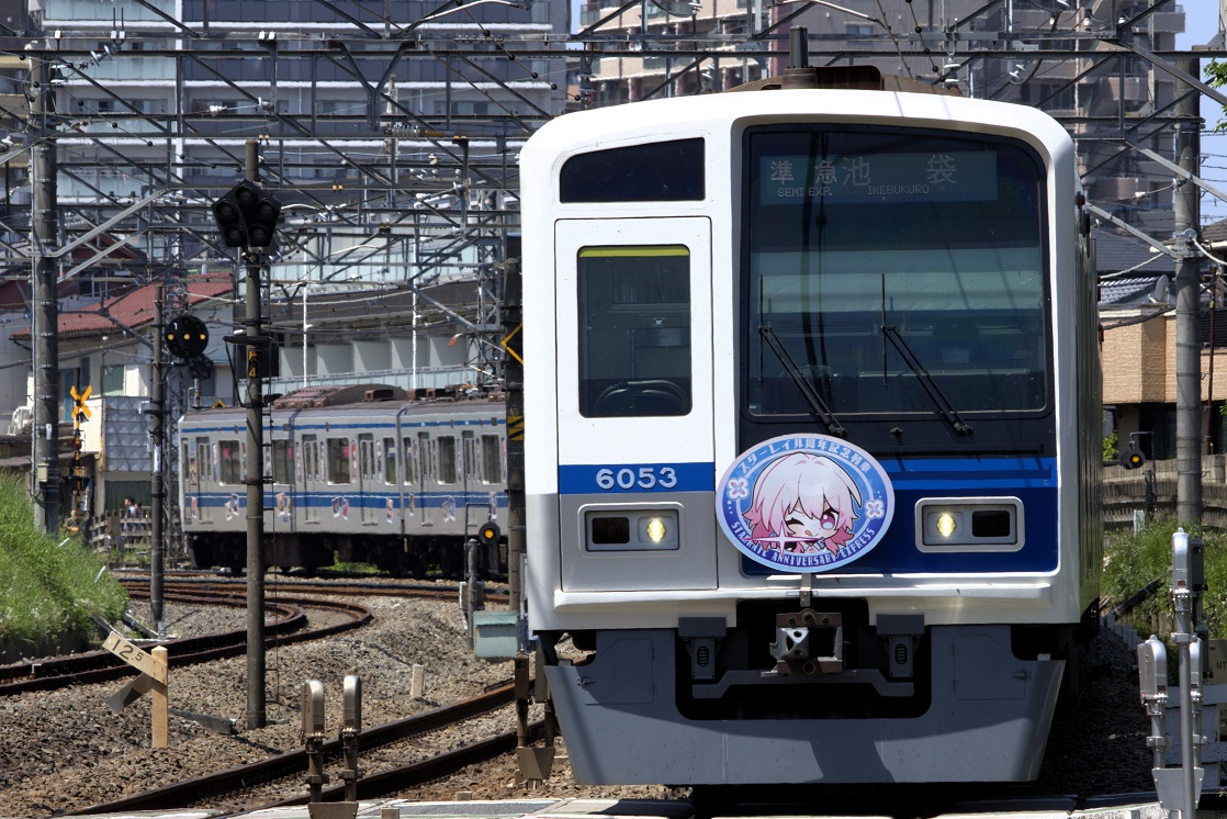 2024年4月28日(日)　11時05分通過
池袋線　所沢駅～秋津駅間
秋3踏切付近
6000系6153編成
スターレイル周年記念列車
4118レ　準急　池袋駅行
＃西武鉄道
＃池袋線
#6000系
#ラッピング電車