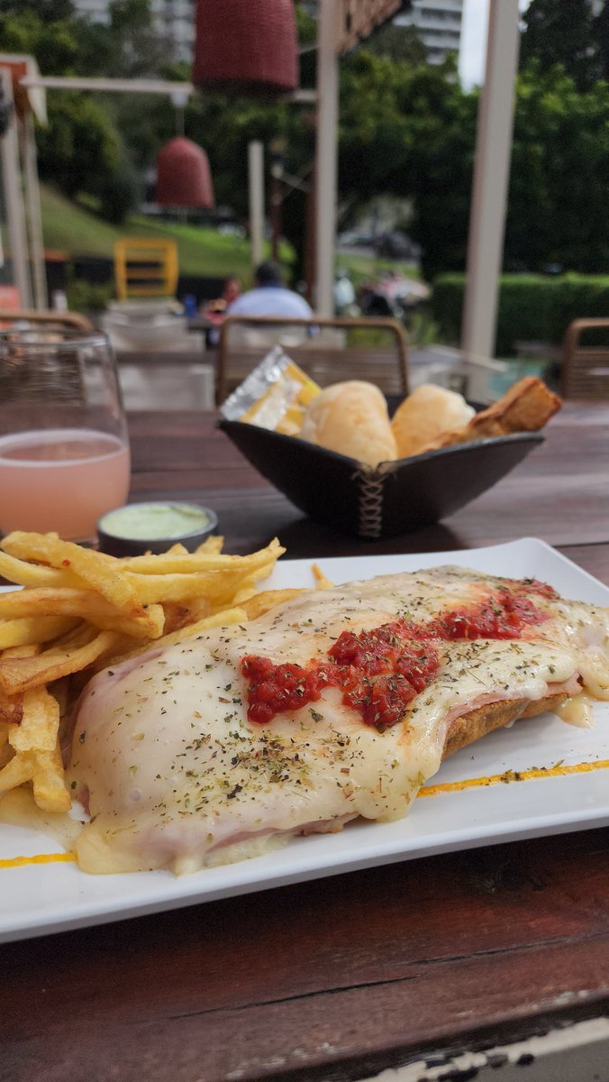 15 de mayo se viene el festival "Como Rosario" en próximos días te cuento más...  

Un dato, las Napo al 50% de descuento almuerzo y cena.

A los observadores
¿De dónde es esta Napo que me comí hoy?🐽