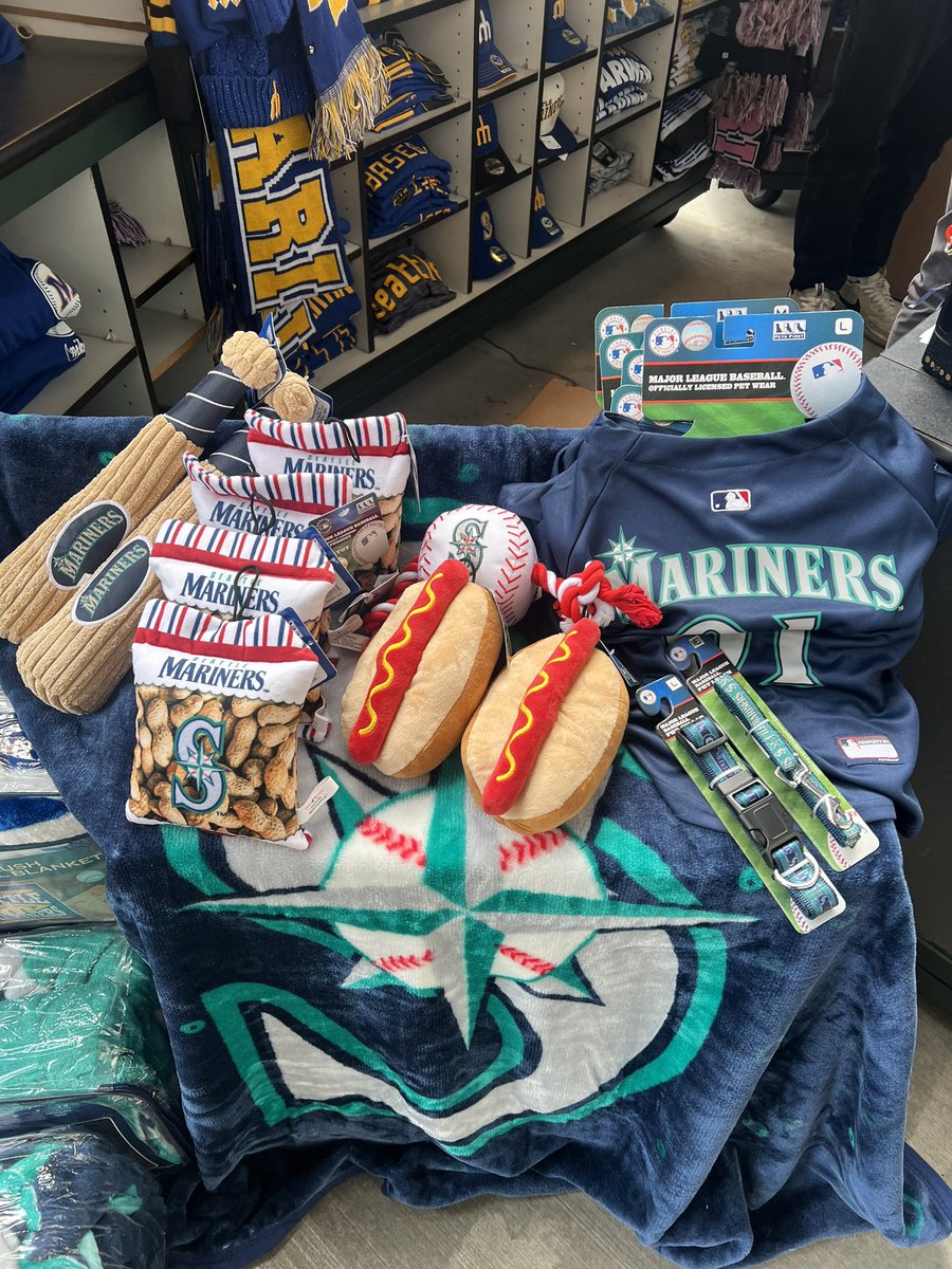 It’s Bark at the Park Night @TMobilePark Grab a souvenir for your dog friends!