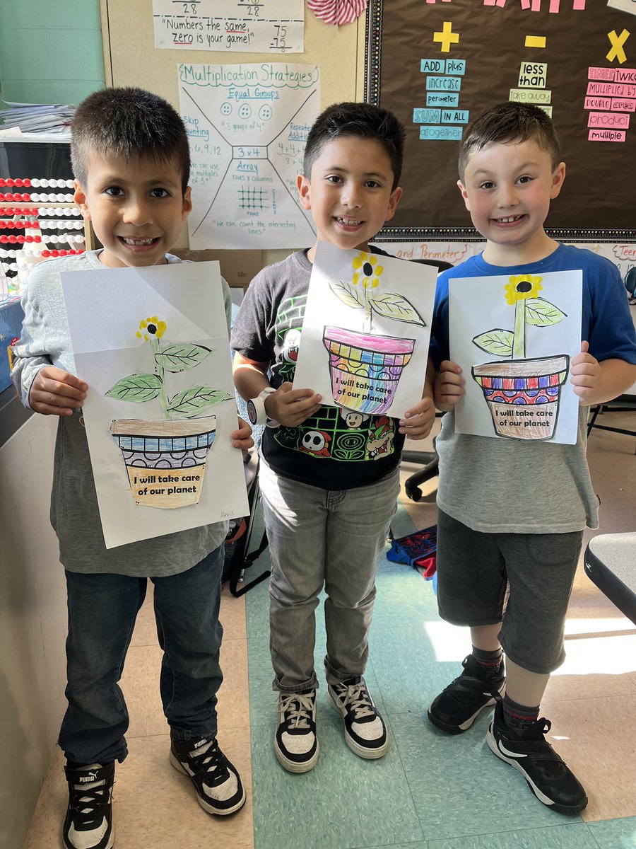 Enrichment students in Book Bunch celebrated Earth Day by reading the book, “Earth Yay” by Jonathan Sundy and finger painting flowers in pots! 🌎🌼 @HamptonBaysES #WeAreHB #HBStrong