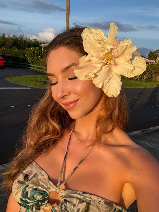 Bigger is better 🌺 https://t.co/uL6x2X4NL4