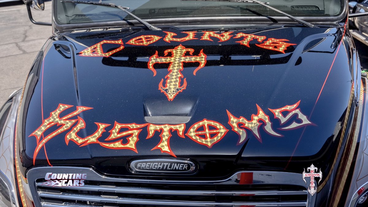 CountsKustoms's tweet image. @ghetto_808 is loading up our beautiful Dual-Tech, Inc tow truck for the last time! Don’t worry though, it will be in good hands because it’s going back home in Tennessee! Stay tuned for new kustomization on more of these amazing flatbeds down the road! #dualtech @CountsKustoms_S