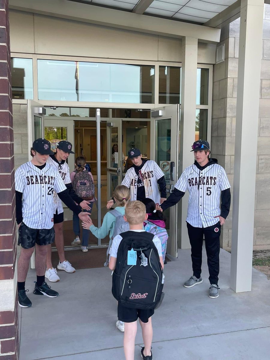 What a way to start a Monday morning!! Opening car doors to welcome Riverbank Elementary students & future BC Bearcats to school brought so much joy. Having the BC Varsity Baseball & Softball teams do it together—Priceless! #WeAreLex2 #BCProud We see you future Bearcats!!
