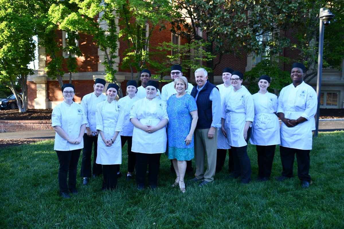 NCCCulinaryArts's tweet photo. Annual Legislators Year End BBQ. @FirstLadyTeresa @GovParsonMO @NicholsTechEd NCC culinary students get a special opportunity to assist every year. Community connections that all started with our own graduate Hudsen Lee. https://t.co/dHFYUKZ0BB