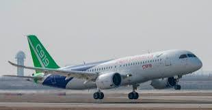 Em pleno século XXI  ainda tem gente que pensa que quem voa no C 919 da COMAC tem 'coragem' porque a aeronave não foi certificada pela FAA.
É bom lembrar que o 737 MAX foi certificado pela FAA, AESA e ANAC e todos nós sabemos no que deu.
Seu medo é o mais puro preconceito burro.