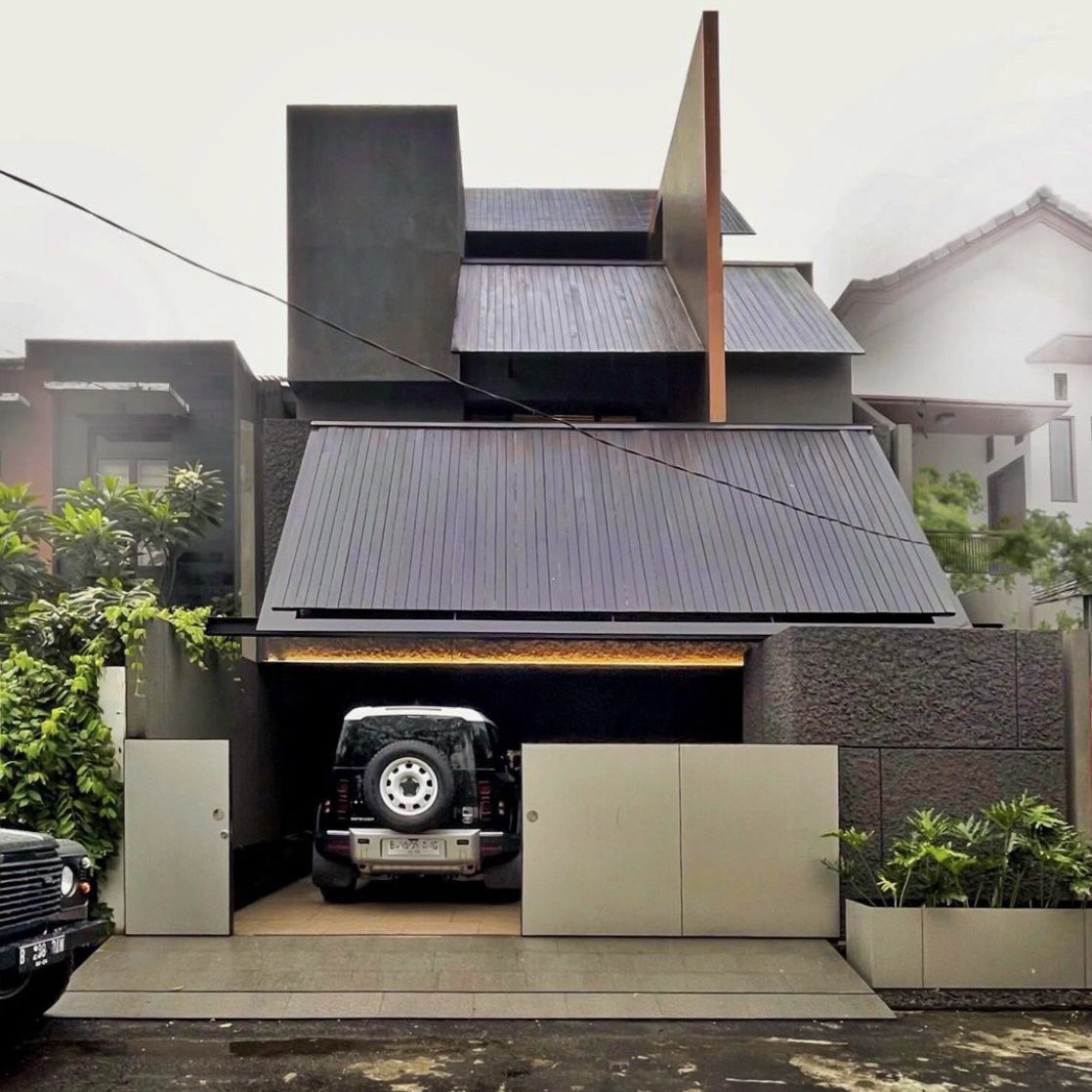 LAVISH LIVING—
This Radanzki House in Jakarta has been hailed by internet users as the epitome of wealth and sophistication. It boasts somber colours, clean lines, and an understated yet incredibly classy ambience. 

A residence shielded from the curious gaze of nosy neighbours.