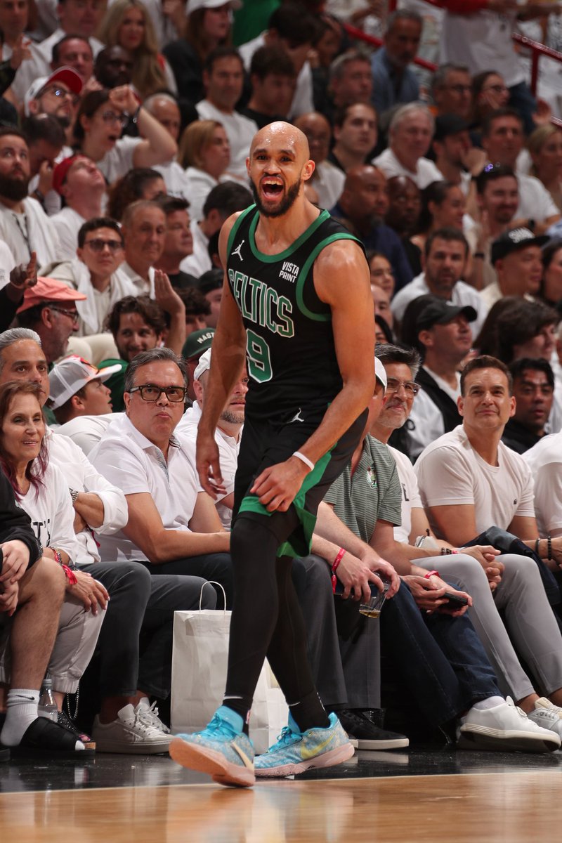 Derrick White in Game 4 🔥 38 PTS (playoff career-high) 15-26 FG 8 3PM C's take a 3-1 lead over the Heat ☘️