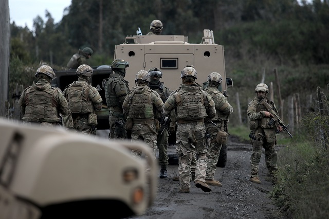 🔴 Desde trabajo legislativo a estado de sitio piden diputados por asesinato de carabineros #ElDiaInforma 👉 bit.ly/4aUwCDr