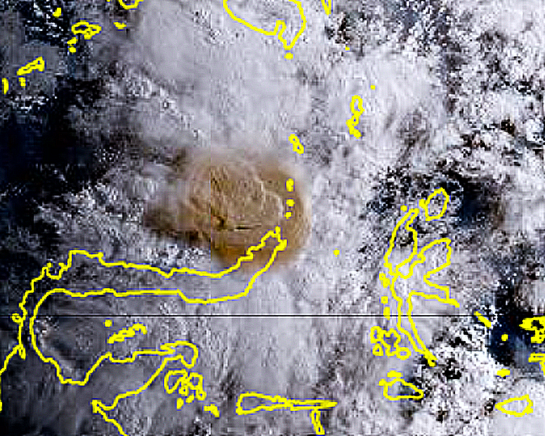 インドネシアでの大規模噴火の様子です。 宇宙から、噴煙が空高くまで上っている様子がはっきりと確認できます。 画像：気象庁HP（jma.go.jp/bosai/map.html…）より※一部切り抜き等の加工 JMA/NOAA/NESDIS