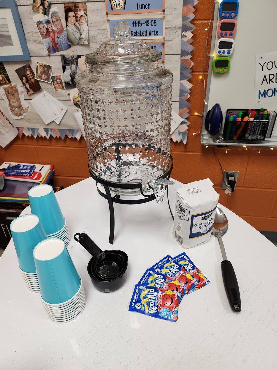 Today, we brought the 'cafeteria' setting from the breathtaking book Wonder by @RJPalacio to our classroom @plainviewElem!  #NoOneEatsAlone #BookStudy #forTheLoveofReading #JackWillpunch