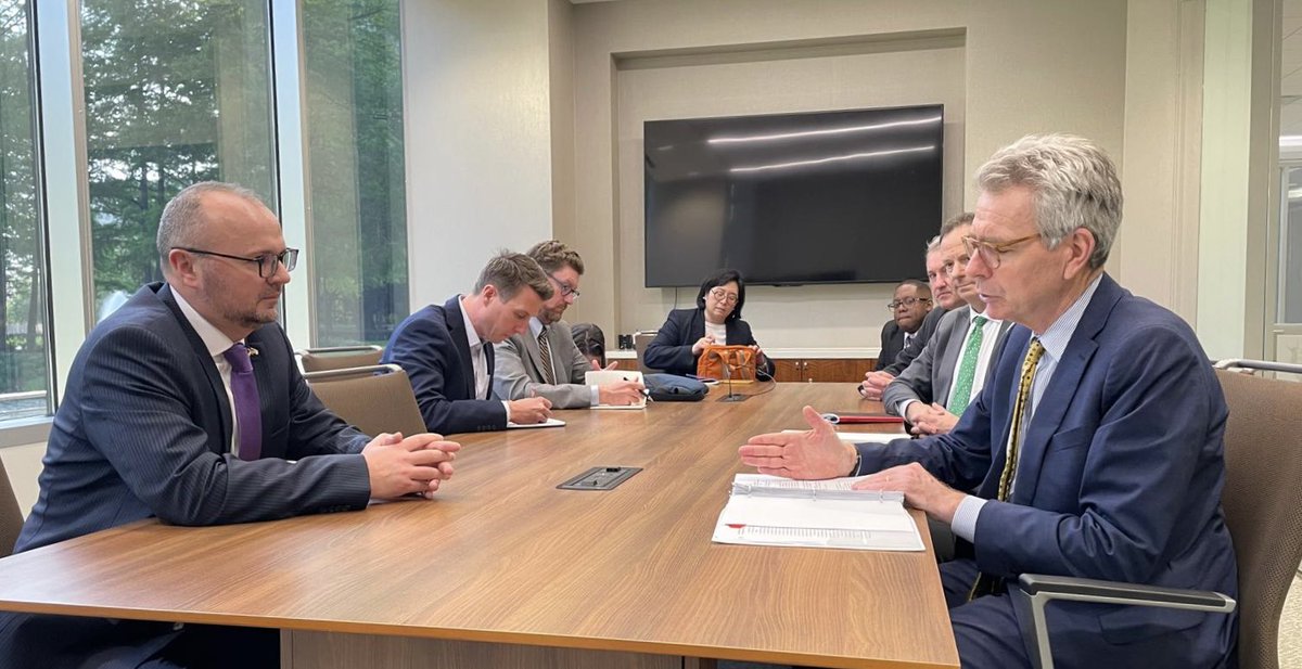 Important conversation with #Ukraine Consul General @VitaliiTarasiuk and U.S. companies on Ukraine’s energy grid. We will continue to support reconstruction of their energy sector, both in light of recent attacks and for the country’s future 🇺🇦