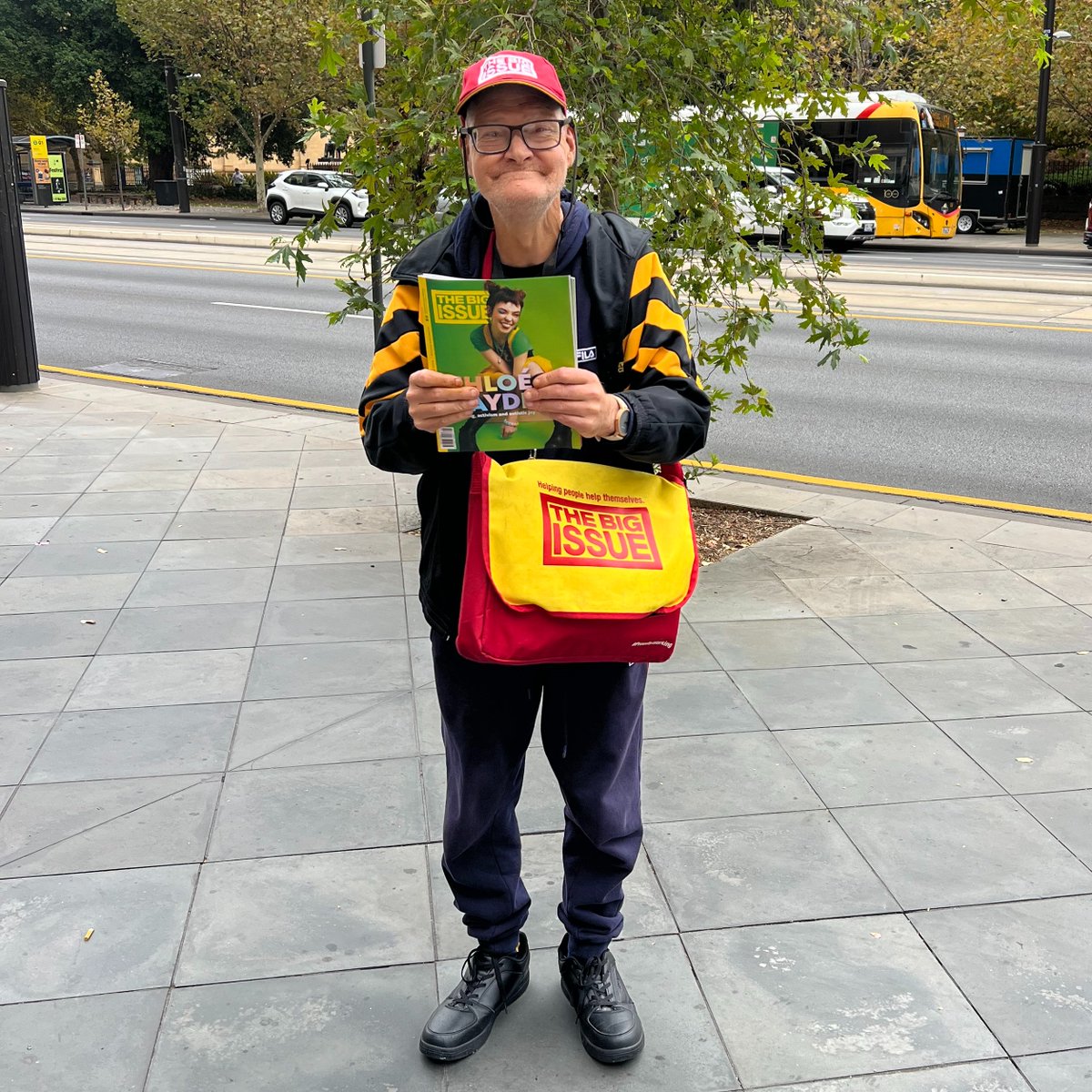 'Thank you to all my customers! I always try to do the right thing and thank them for buying the magazine!' Amazing work Vince ⭐ Visit Vince around Adelaide for a copy of the latest edition with #HeartbreakHigh star Chloé Hayden!