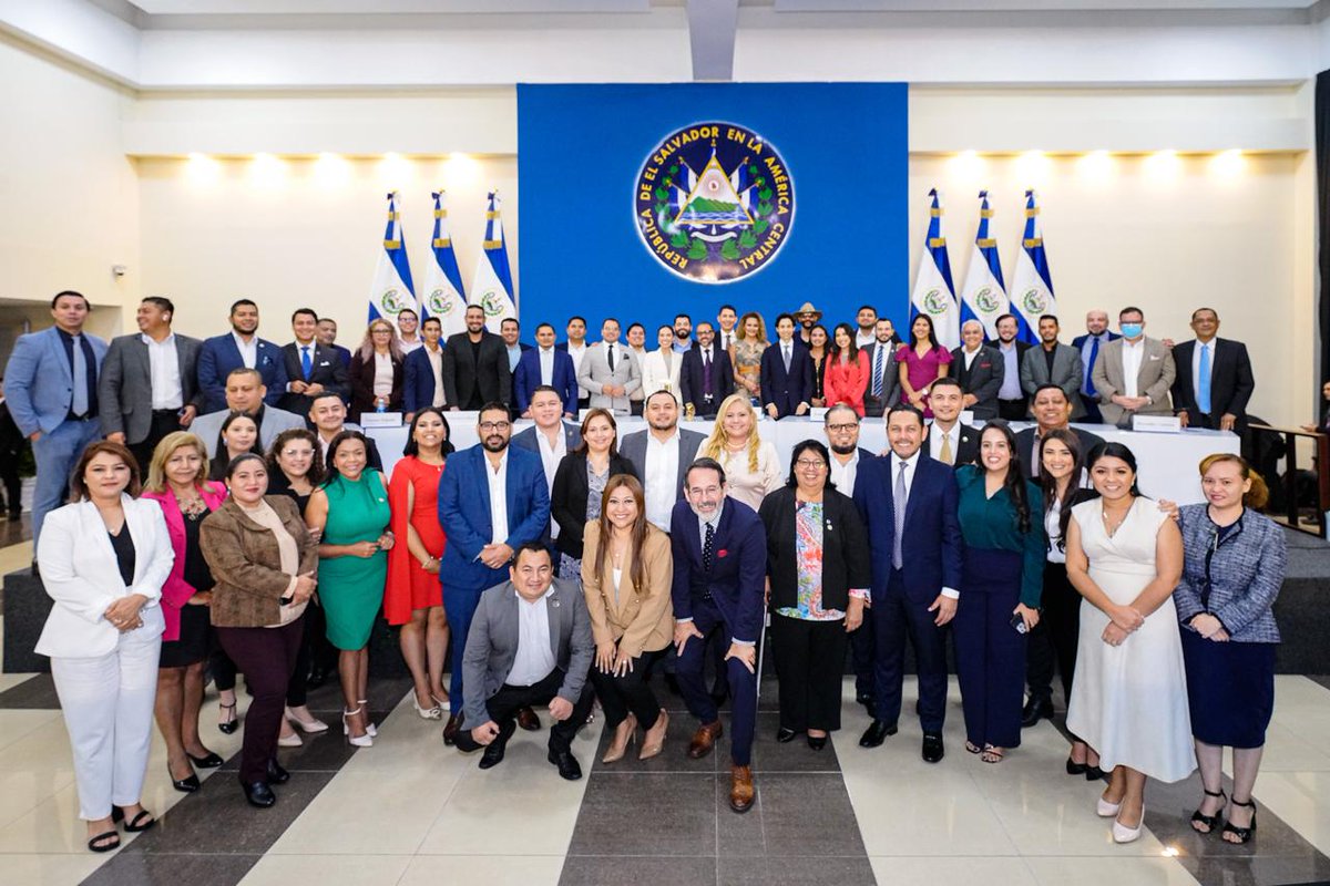 Hoy, como @BancadaCyan, hemos finalizado con el Período Legislativo 2021-2024, fueron 3 años, desde el primer día hasta el último, llenos de muchos cambios positivos para El Salvador. 🇸🇻 Gracias a Dios y a la voluntad del pueblo, esto continuará en la Legislatura 2024-2027. 😎
