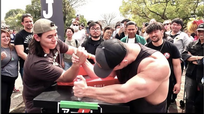 Arm Wrestling challenges people in public 【アームレスリング】マッチョ対決 腕相撲 迫力の筋肉 youtu.be/FLfaOUfi8mk?si… @YouTubeより #armwrestling #armwrestlingchallenge #muscle #armwrestler 
#machoman #muscleshowdown #musclebody 
#アームレスリング #腕相撲 #マッチョ #マッスル