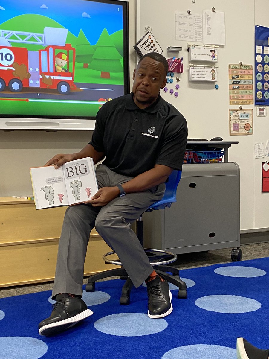 MaryHer29048946's tweet photo. Mr. Kinney was an entertaining Mystery Guest Reader! Students enjoyed him acting out the stories. 🤩 #jeschat @KinneyBobby https://t.co/YzcCtfToBB