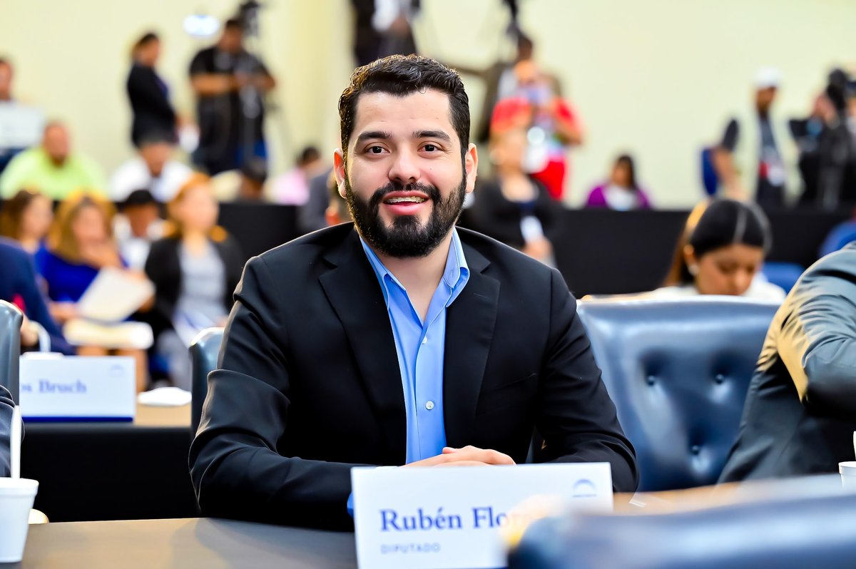 Hemos finalizado la #Plenaria154, concluimos este periodo legislativo logrando cambiar nuestro país. Nuestra misión continúa y es trabajar por y para los salvadoreños. Feliz noche, Dios los bendiga. 🇸🇻