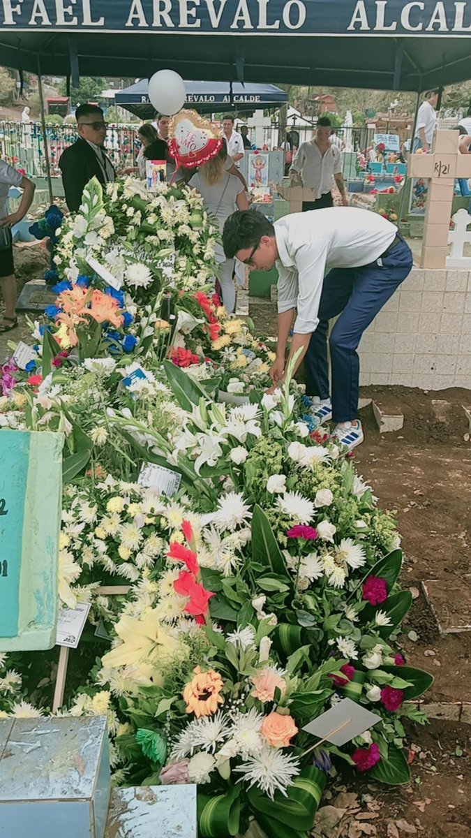 CesarFa1994's tweet photo. Tengo un angel precioso cuidandome desde el cielo, te amo mucho gracias por darme de comer cuando no tenia,  ¡Quedaste precioso hermano mayor! TE AMO MI NEGRO🤍 https://t.co/ZwyjNG7kI7