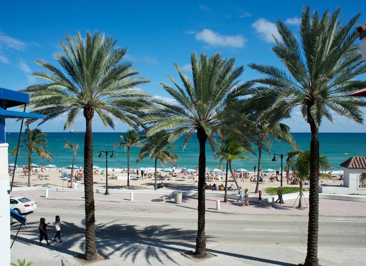 Isabelle65423's tweet image. What would you most like to do when you come to Miami-Fort Lauderdale? Beach, sunshine, or food? #MiamiBeachVibes #SunshineStateEats #FoodieParadise