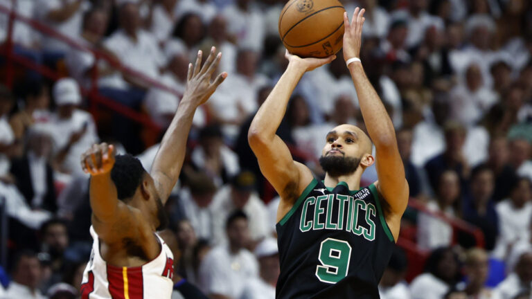Derrick White scores 38, Celtics top Heat 102-88 to take a 3-1 series lead. trib.al/kBXIbId