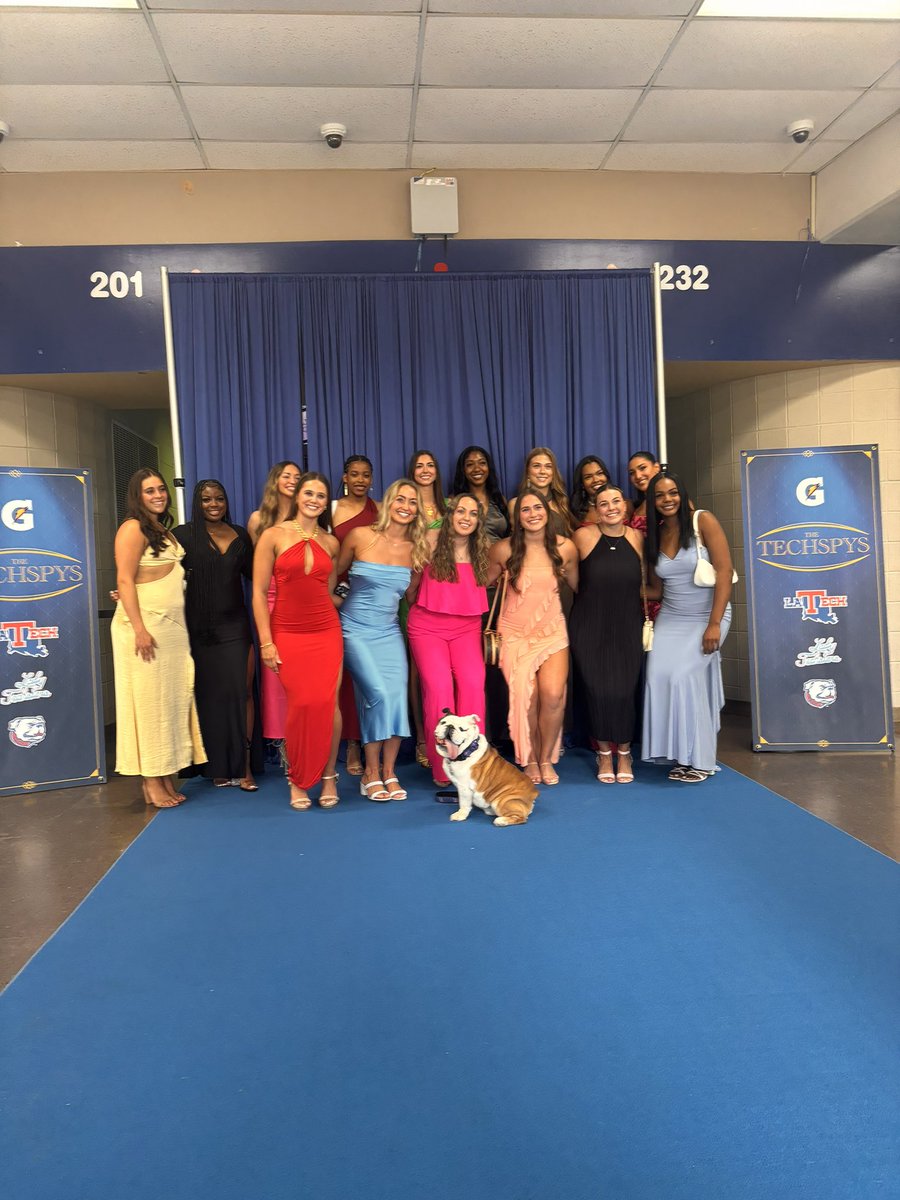 TechXXII's tweet photo. Posing on the blue carpet for the @LATechSports #Techspys #mascot https://t.co/ZQ5fEImjtj
