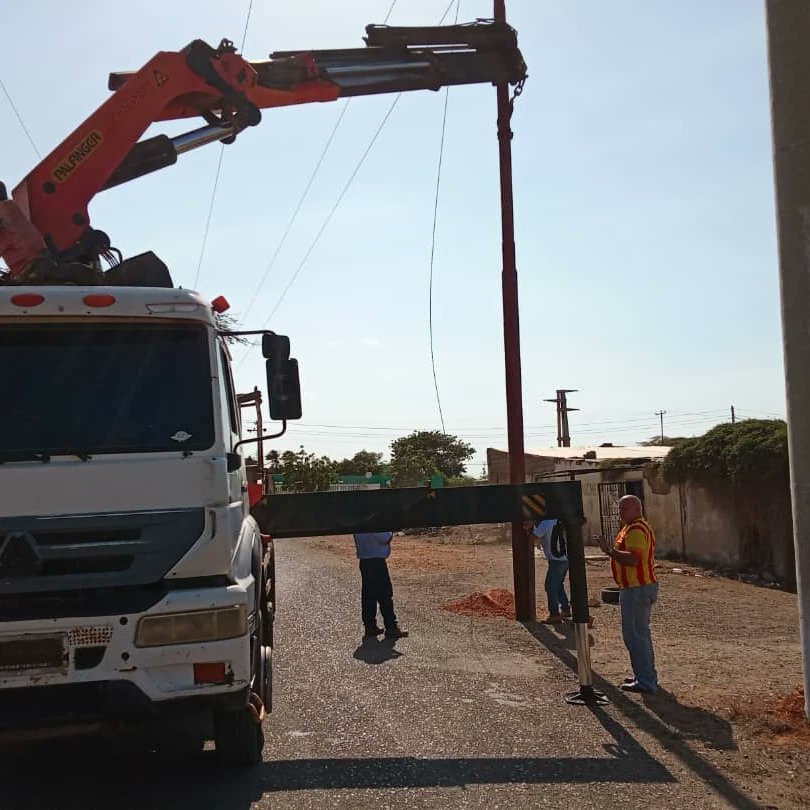 El día de hoy se realizó la Instalación de poste de alta tension en la linia 34000 voltios para mejoras de la estación de Bomberos Isiro 3 y población de Santa Ana en la autopista coro punto fijo.
-
@nicolasmaduro
@delcyrodriguezv
@raulalfonzoparedes
@vclarkb
@gmbnbt
@mppobrasve