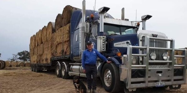 More than 500 tonnes of fodder bound for drought-affected livestock producers on King Island has passed biosecurity checks, but Victorian authorities are yet to decide what port it will be shipped from

👉 loom.ly/vp_QNJc