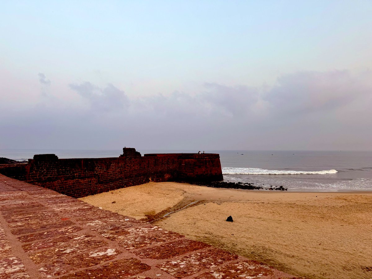 Dawn at beach!
Nature is love 

#goadiaries #travelphotography #NatureBeauty #photography