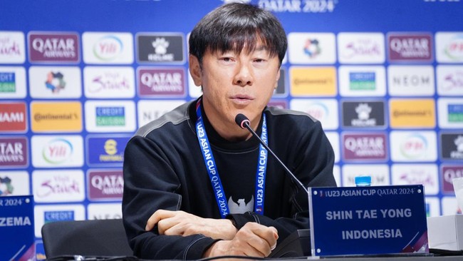 Shin Tae-yong dalam konferensi pers setelah pertandingan Timnas Indonesia U-23 vs Uzbekistan

🗣️:'Pertama-tama saya mengapresiasi usaha bagus dari tim kami. Saya pikir Uzbekistan bermain dengan baik. Ada sesuatu yang saya merasa sedikit menyayangkan, tapi saya tidak mau…