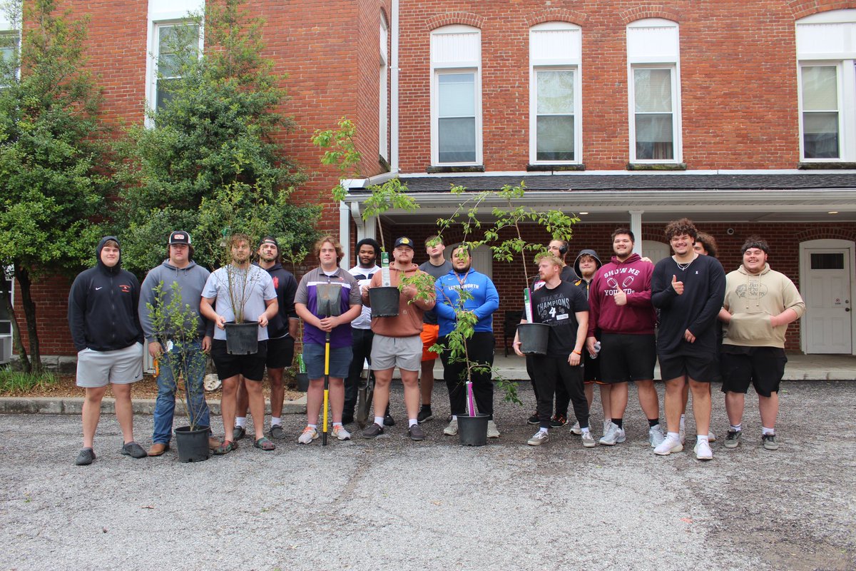 Coach Mike Cannon (@coachcannonneo) on Twitter photo <a href="/MovalFootball/">MVC_Football</a> Planted Trees for
<a href="/missourivalley/">Missouri Valley College</a> & Earth Week ! 🌴🌎
#VALLEYWILLROLL #SAVETHEWORLD <a href="/MovalFootball/">MVC_Football</a> Planted Trees for
<a href="/missourivalley/">Missouri Valley College</a> & Earth Week ! 🌴🌎
#VALLEYWILLROLL #SAVETHEWORLD