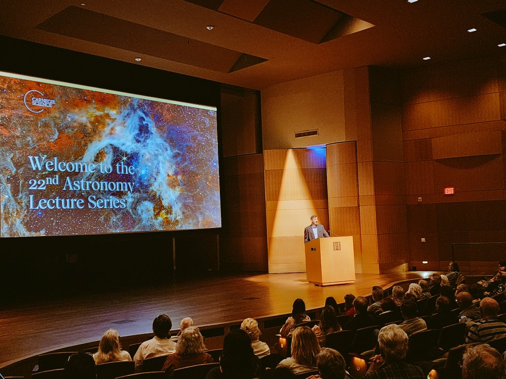 Our Director @johnmulchaey introduces tonight's presenter at @TheHuntington, @astrojrich, who will talk about his work using #JWST to study dusty merging galaxies.