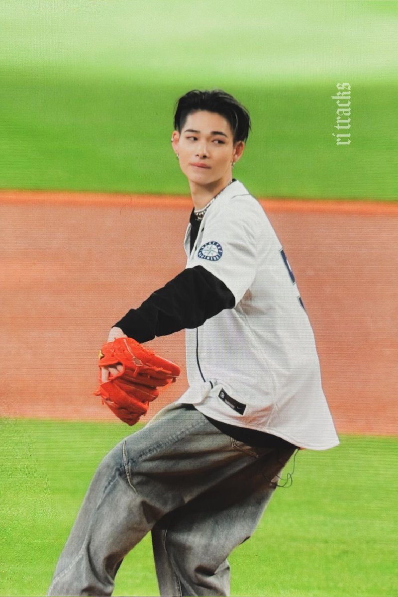 NI_KISTUDIO's tweet photo. first throw ⚾ #NI_KI #니키 https://t.co/eJBX2FeK04