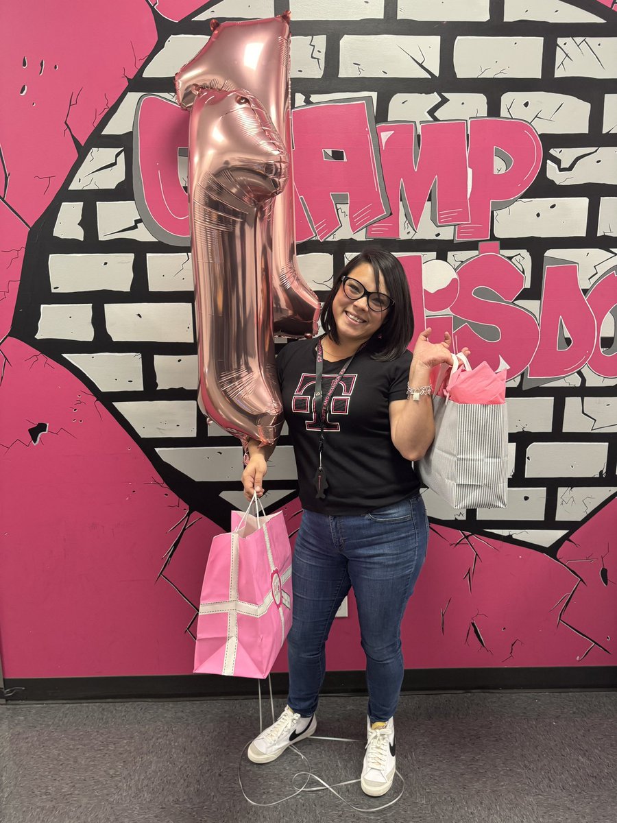 11 years and counting 💕. A sweet gesture from my awesome ram <a href="/monti_0818/">Angel Montiel</a> ! 
Here’s to many more 💪🏼✨💕 
#TMobileWorkaversary #ChampDallas #DFWSouth