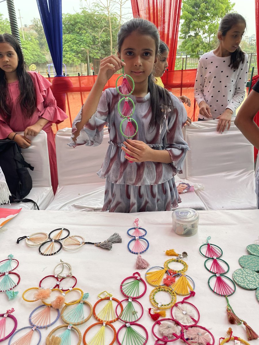 albarrett09's tweet image. Enjoyed celebrating 2nd year anniversary of the wonderful Mehrauli #CommunityLibrary where kids from all ages and backgrounds come to borrow books, study, read and get creative! 
1000 members, 5000 books and growing mehraulicommunitylibrary.org