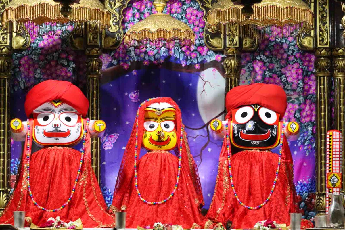 Today’s Blissful Darshans of ❤️😍
Sri Sri Radha Madan Mohan ji
Sri Sri Jagannath Baldev Subhdra Sudarshan ji
Sri Sri Gaur Nitai
Sri Giriraj Goverdhan
.
.
.
.

#dailydarshan #dailypost