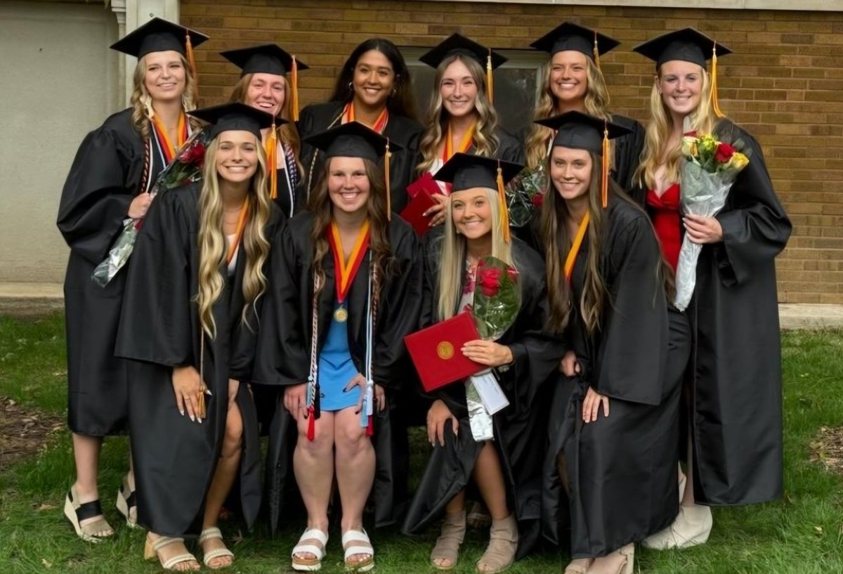 BrentMatthias's tweet photo. The people in this picture will Teach our youth, be Dr.'s &amp; Nusres to make families well, Lawyers to help protect us, Athletic Administrators, Personal Trainers &amp; Coaches that will impact future generations! 
The world will be a better place with these 10 leading it! 
🥎⚡️❤️ https://t.co/SOZ44607Sc