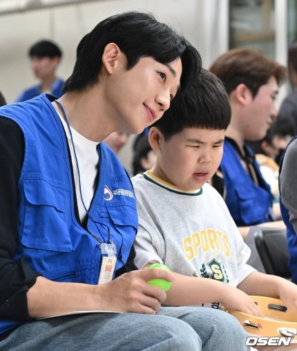 April 30, 2024 Seoul National School for the Blind

Happiness Empathy Volunteer Group Leader, #JungHaeIn, participated in various volunteer work and shared empathy with the participating visually impaired children through performances, walks, and experiential learning 💙