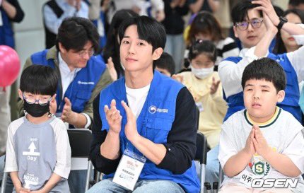 Actor Jeong Hae-in is attending the 'Lottery Committee, Companion Lottery, Cultural Experience Volunteer Activity with Visually Impaired Children' held at the National Seoul Blind School in Jongno-gu, Seoul. This event, which was held as the second volunteer activity cont…