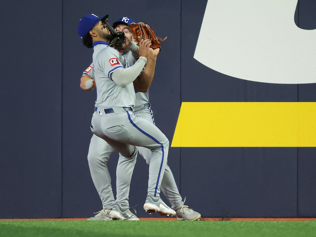 Blue Jays Win! Blue Jays Win! Powered by a pair of Justin Turner home runs the @BlueJays outlast the @Royals 6-5. #BlueJays