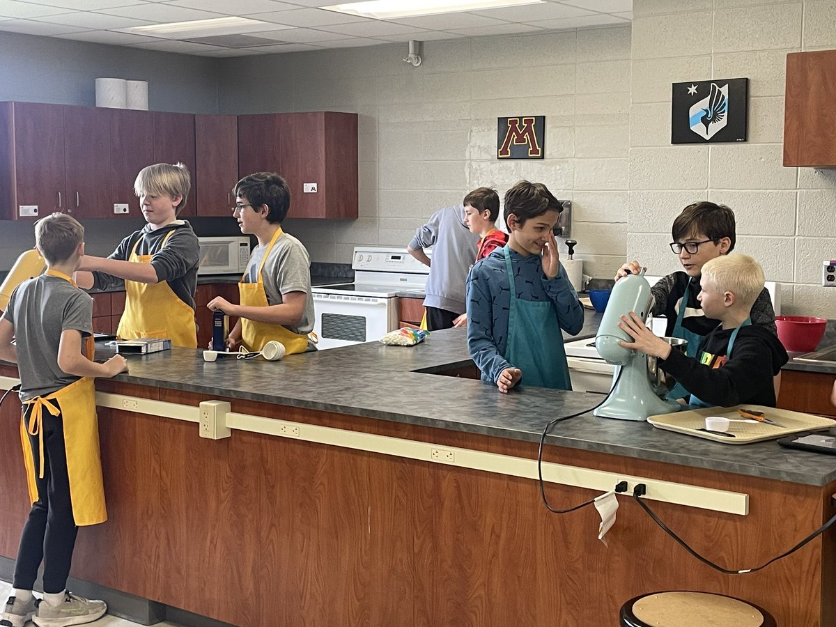 Business Math 6 - began the cook for their team modifying recipes for their crumble cookies. Decorating & taste testing 👅 next class! 🍪 #BMSbizmathguy @ByronBears @ByronMSBears