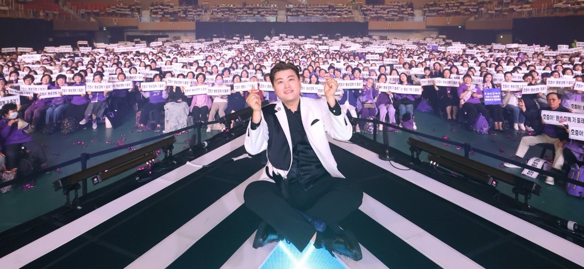 생애 최고의 콘서트에 초대해줘서 감사하호🤩별님
#트바로티클래식아레나투어2024
#김호중_아레나투어_광주단체샷
#김호중_아레나투어_울산
#김호중 #KIMHOJOONG 
#TVAROTTI ​
@hojoongofficial