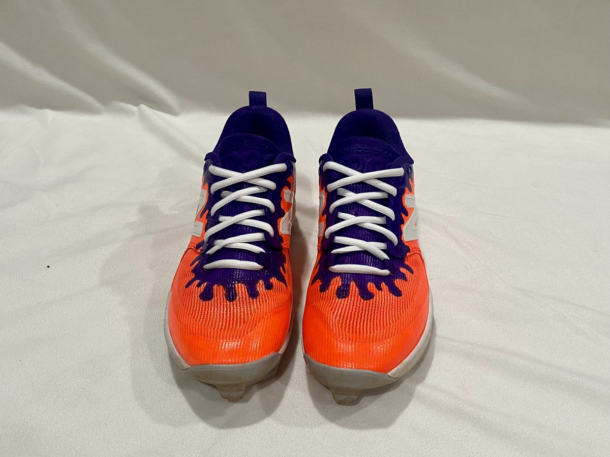 KBArtCincy's tweet image. Custom New Balance 3000 Drips.  Get yours too with KB Art.  #CustomCleats #Cleats #angelusdirect #BaseballCleats #Baseball