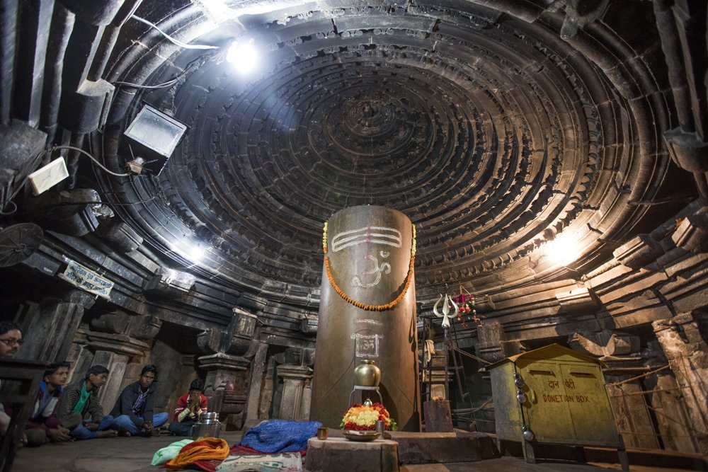 A 1000+ year unbroken tradition.! The ancient 10th cen. CE Matangeshvara Mandir is still actively used for worship. The temple features a massive Shivling measuring well over 9ft. 🔱