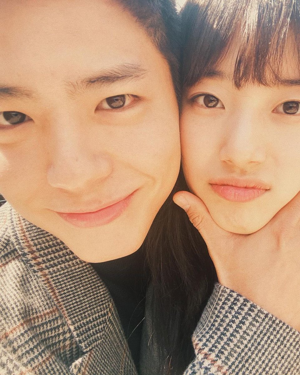 SUZY AND PARK BOGUM AS A COUPLE IN WONDERLAND