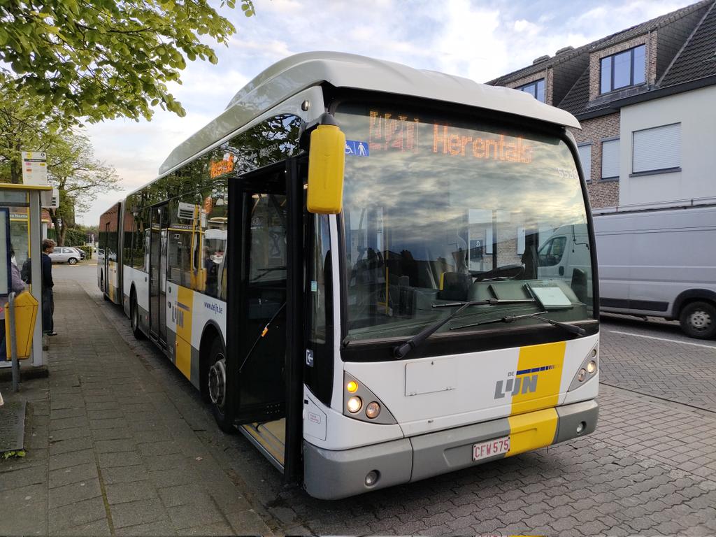 Goedemorgen 😊🫶

#publictransport #openbaarvervoer #busdriver #busdriverlife #lovemyjob #happybusdriver #delijn #hoppin #vanhool #geledebus #MijnLijnAltijdInBeweging #beweegmeenaarminderco2